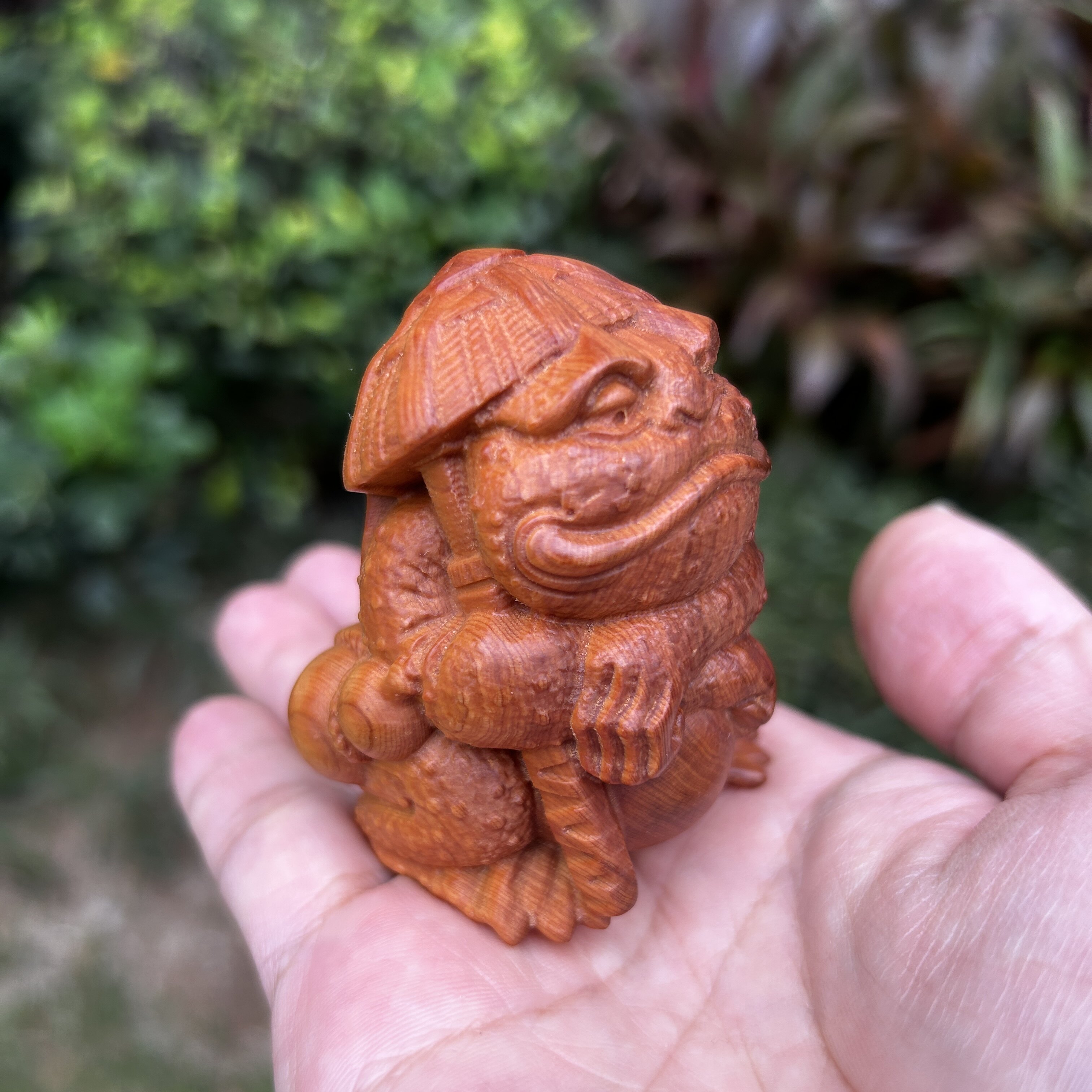 天然崖柏木雕刻侠客蟾蜍金蟾创意文玩手把件工艺品茶宠桌面小摆件