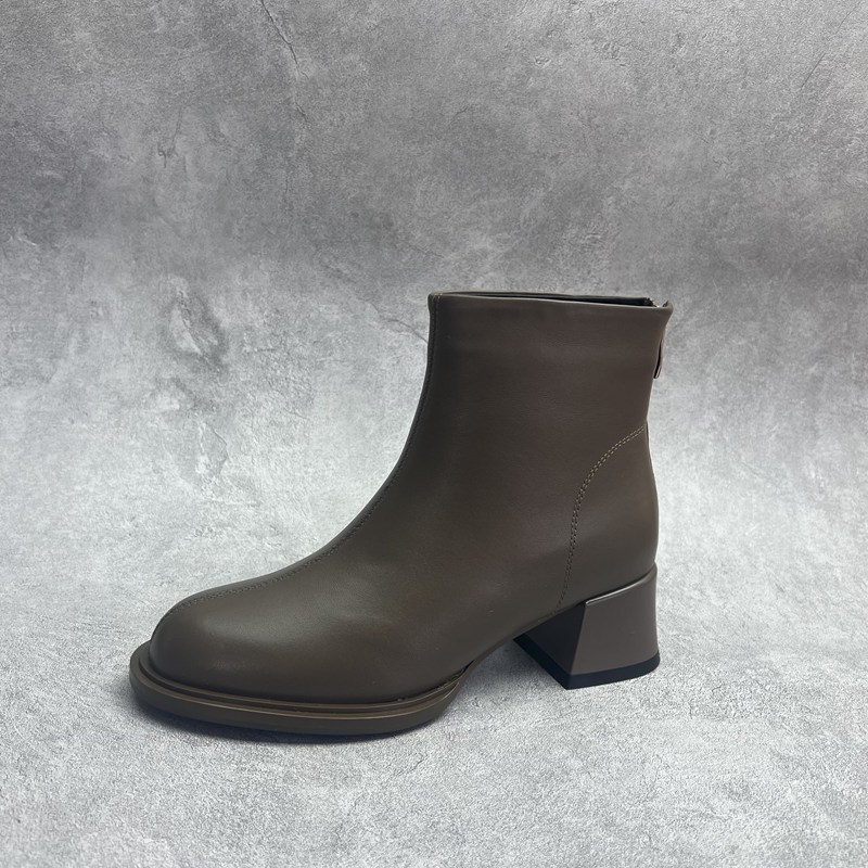 2025断码真皮秋冬新款女鞋粗跟短靴工厂时尚牛皮拉链绒里女靴子