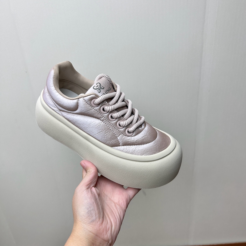 工厂断码pu运动鞋女2025秋季新款面包鞋系带厚底增高女板鞋