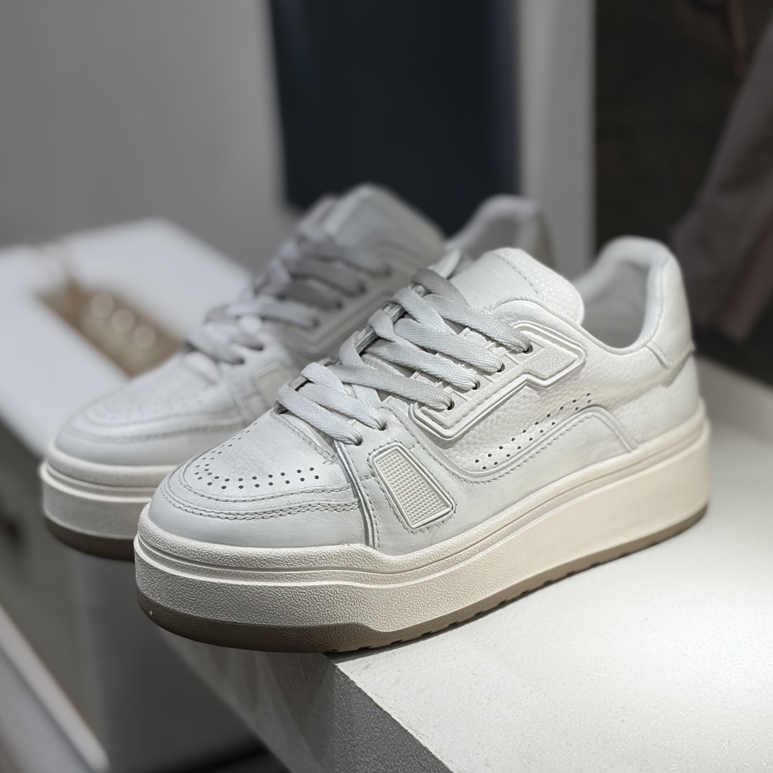 小众设计师26春款欧货牛皮板鞋小白鞋女