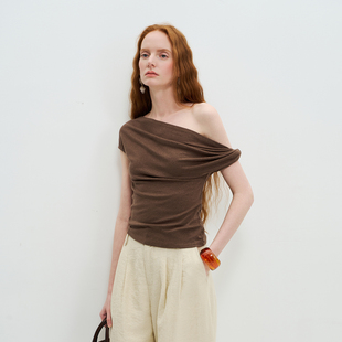复古棕调斜肩上衣 慵懒 法式