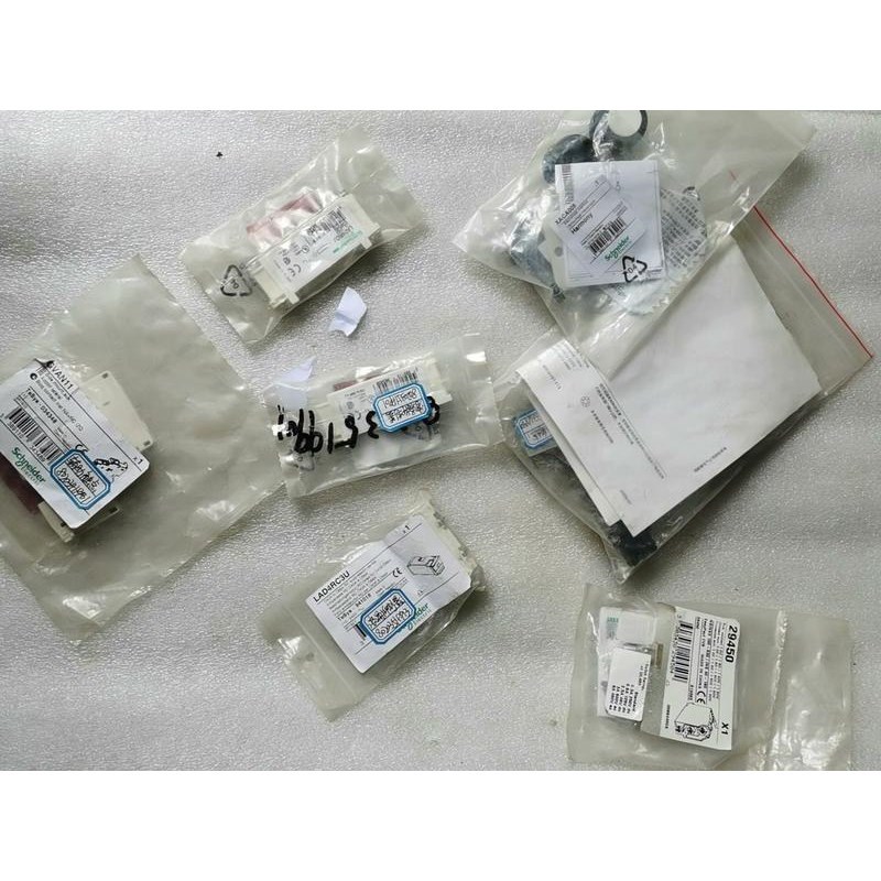 施耐德浪涌抑制器LAD4RC3U的3个,施耐德辅助触点GVA议价