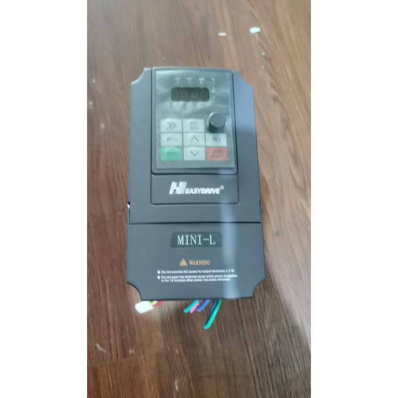 易驱变频器MINI-L-4T0022M16  2.2KW 3议价