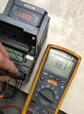 议价伟创变频器1.5kw，AC68BH-T3-1R5G，螺丝生锈