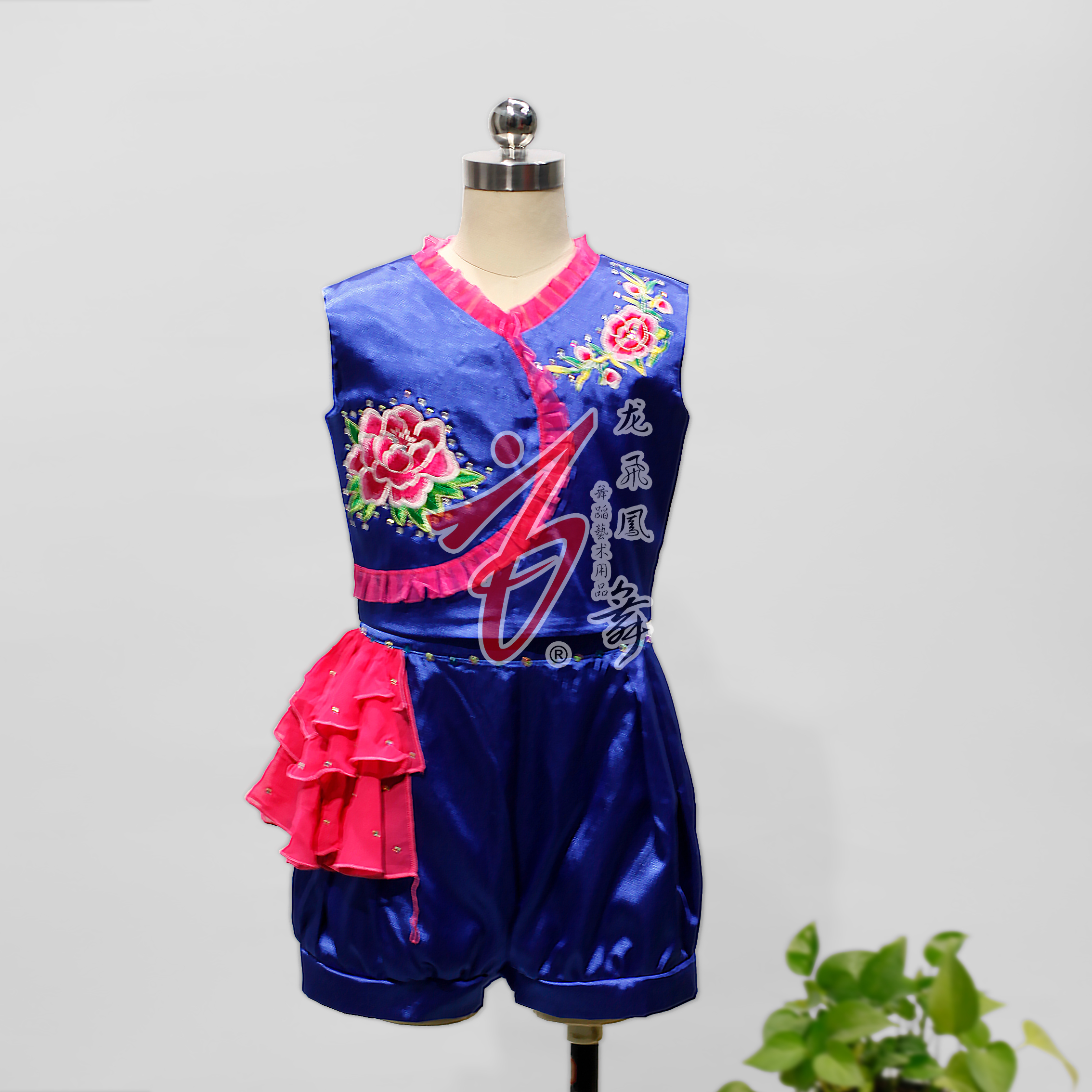 《被花灯闹大的孩子》舞蹈演出服