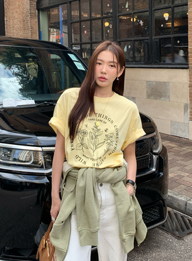 Halo Luu 黄色花朵图案印花t恤女2025夏季新款圆领短袖宽松上衣