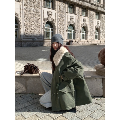 HaloLuu军绿色巴恩风派克羽绒服