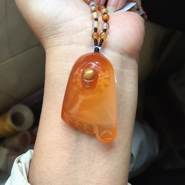 340号天然玉髓玛瑙吊坠脚丫知足常乐毛衣链轻微小刮痕可忽略,珠宝/钻石/翡翠,颈饰,淘宝优惠券,粉丝福利购,淘宝优惠卷