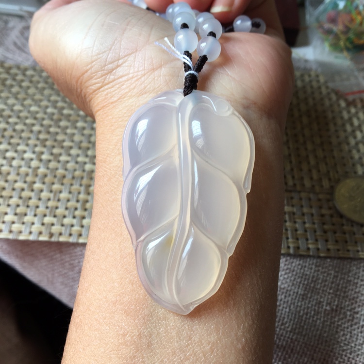 天然玉髓玛瑙吊坠叶子毛衣链 女款长项链