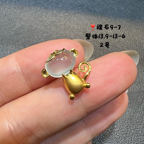 18k金钻石镶嵌高冰种起光翡翠蛋面小猴子吊坠天然缅甸A货