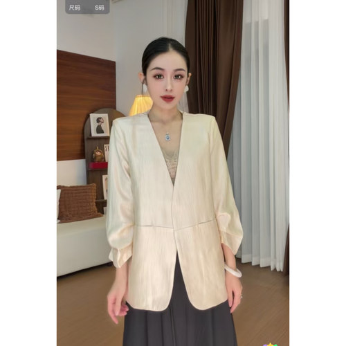 现8.21+「跑单限购.不褪不换」缎面感V领西装外套女休闲821356
