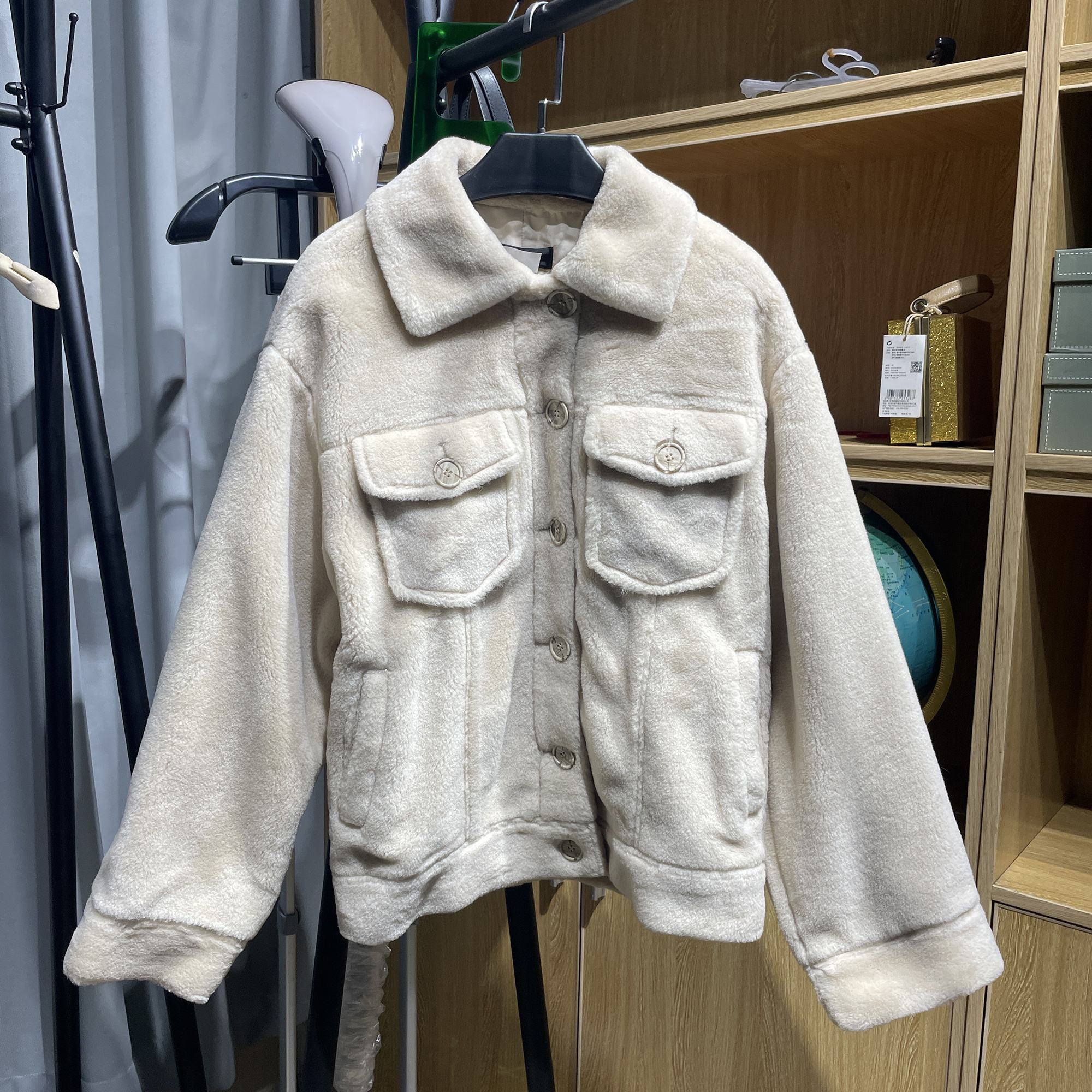 [欧]兰米特卖新款宽松绵羊毛冬装灯芯绒短外套女1ZH4044700