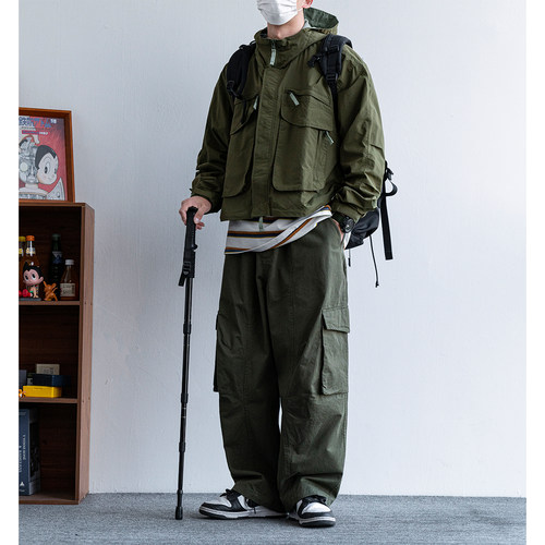 连帽短款工装冲锋衣外套