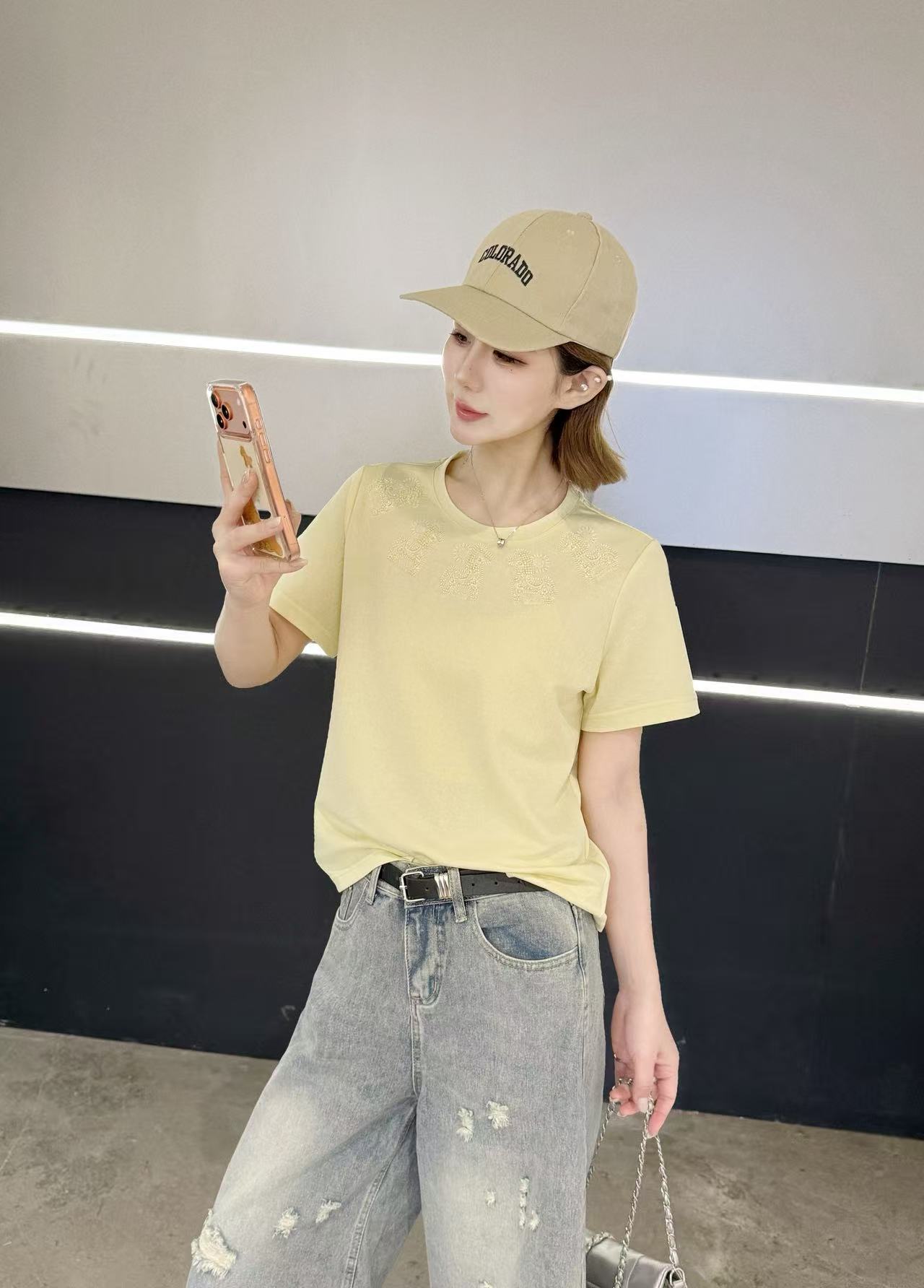 2026夏季新款女装白色锈绣马图案短袖T恤女宽松圆领休闲百搭上衣