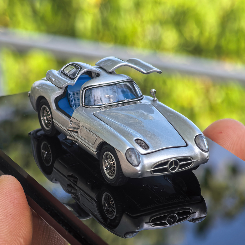YS 勇胜 1:64 奔驰300SLR 乌伦浩特 银色蓝内 合金全开汽车模型