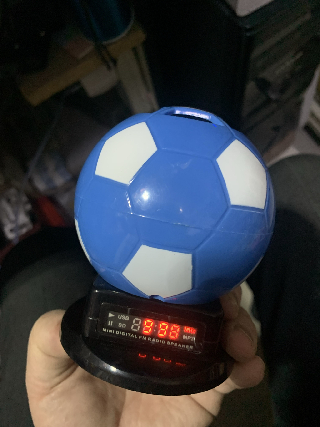 早期多功能足球造型收音机播放器