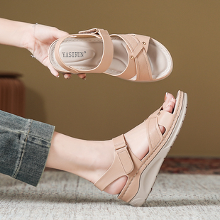 女鞋 休闲舒适魔术贴罗马沙滩大码 女夏2026新款 交叉带厚底坡跟凉鞋