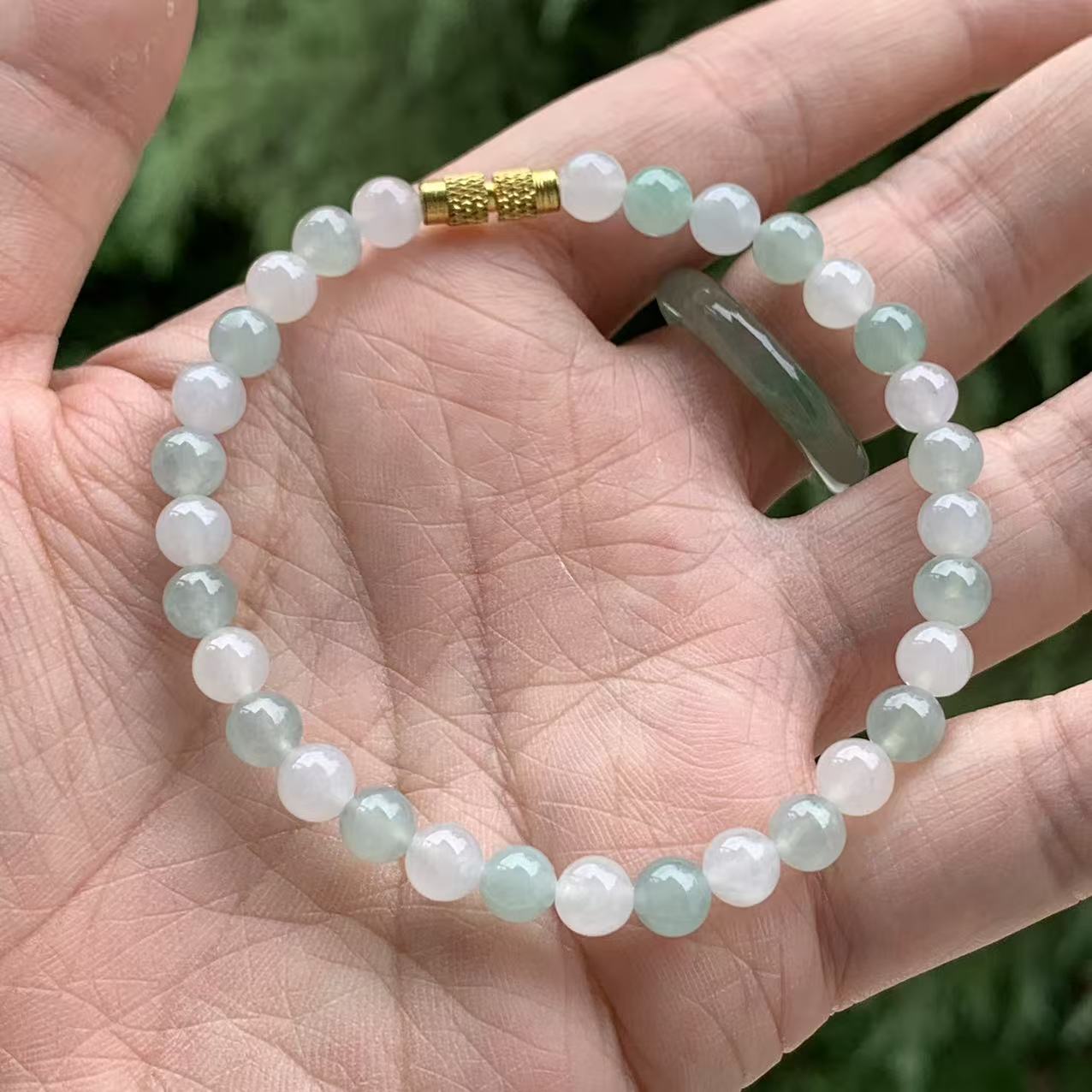缅甸A货翡翠双彩绿色白我小手串