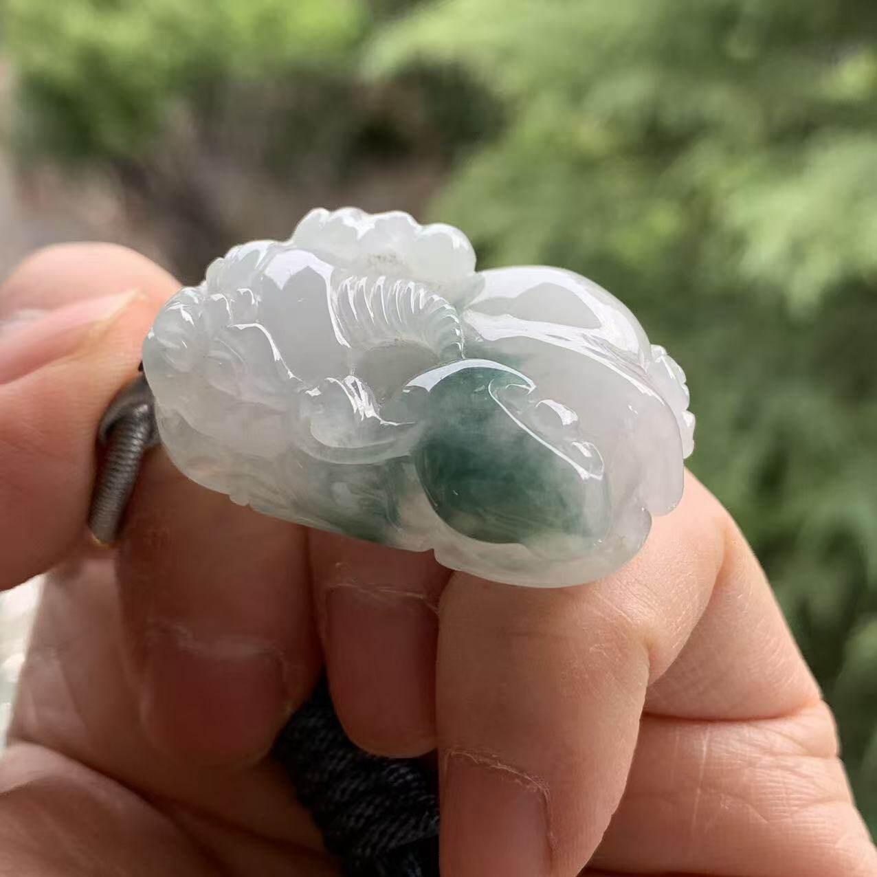 缅甸翡翠A货吊坠胶白色蓝花貔貅