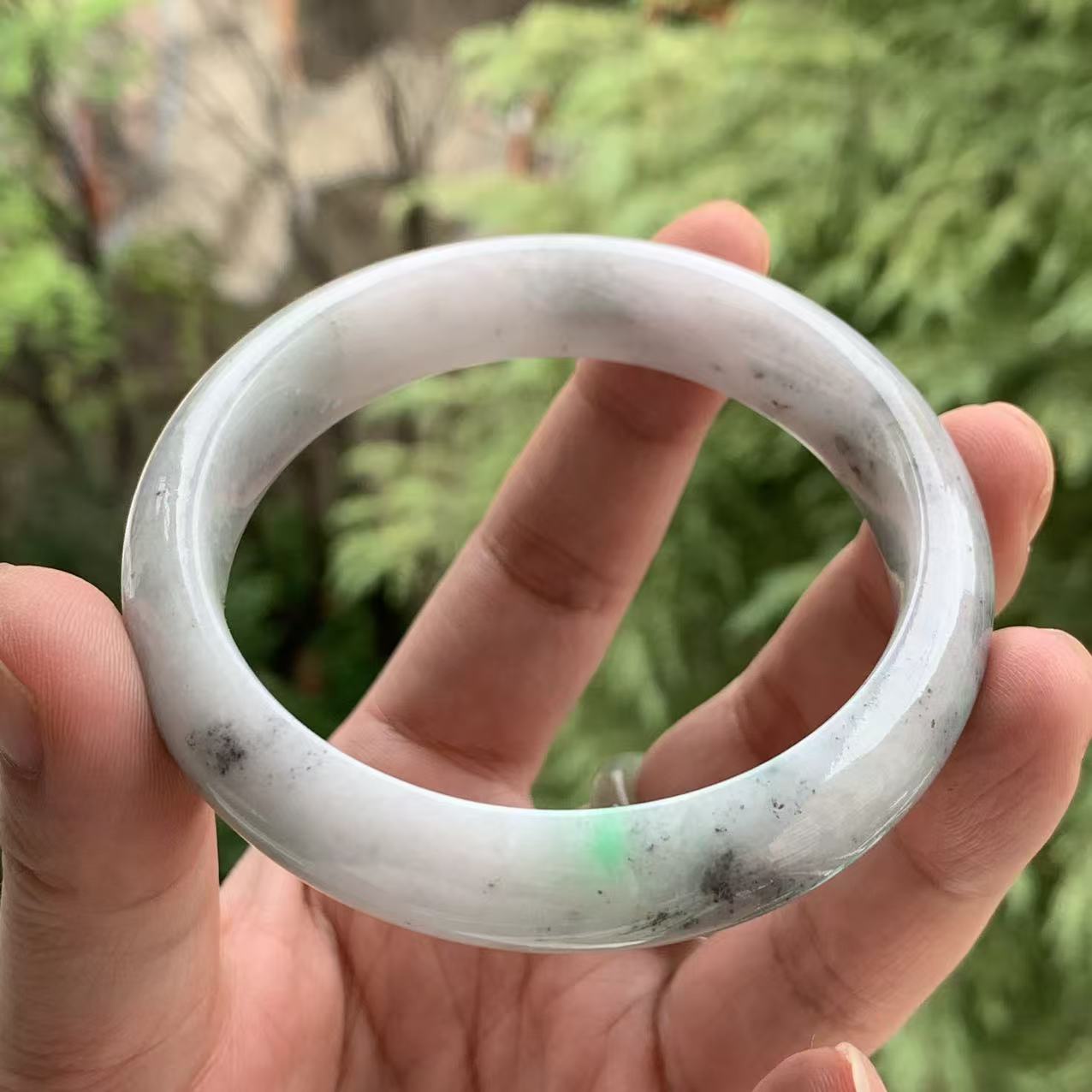 缅甸天然A货翡翠手镯乳白色乌鸡飘阳绿花正圈手镯13.8/8.3/59mm