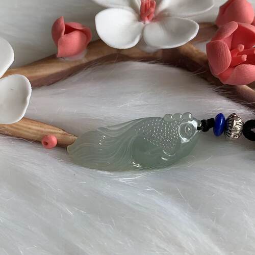 缅甸翡翠吊坠晴底色小鱼年年有余