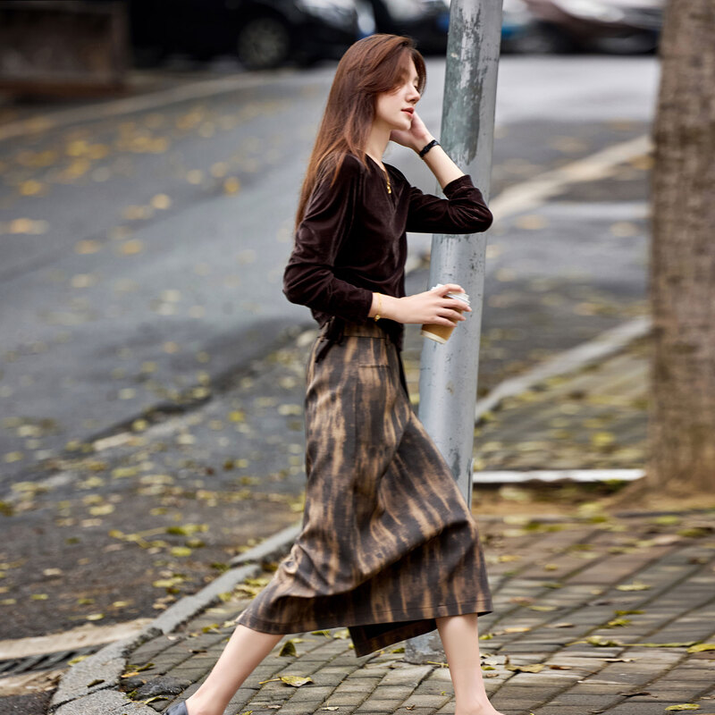 苏醒家丝绒圆领长袖不规则抽绳T恤包臀半身裙套装