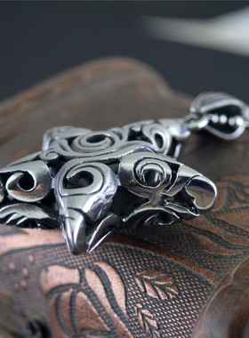 欧美镂空立体五角星钛钢挂饰吊坠