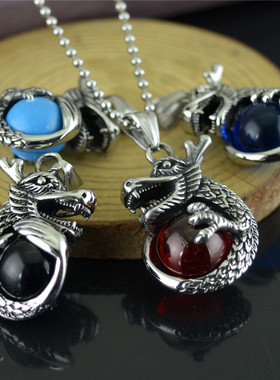 大宝石镶钻朋克风男士钛钢吊坠