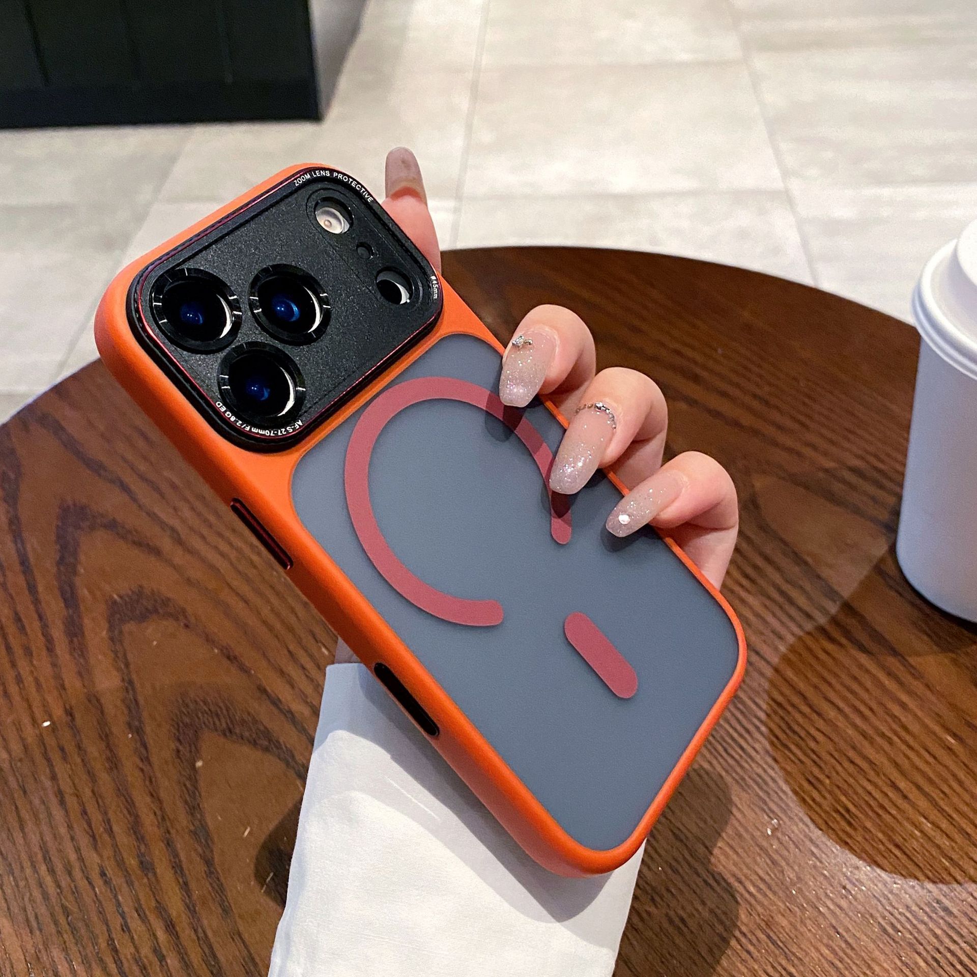 莱卡金属镜框适用iPhone17手机壳肤感磨砂磁吸苹果16promax保护套