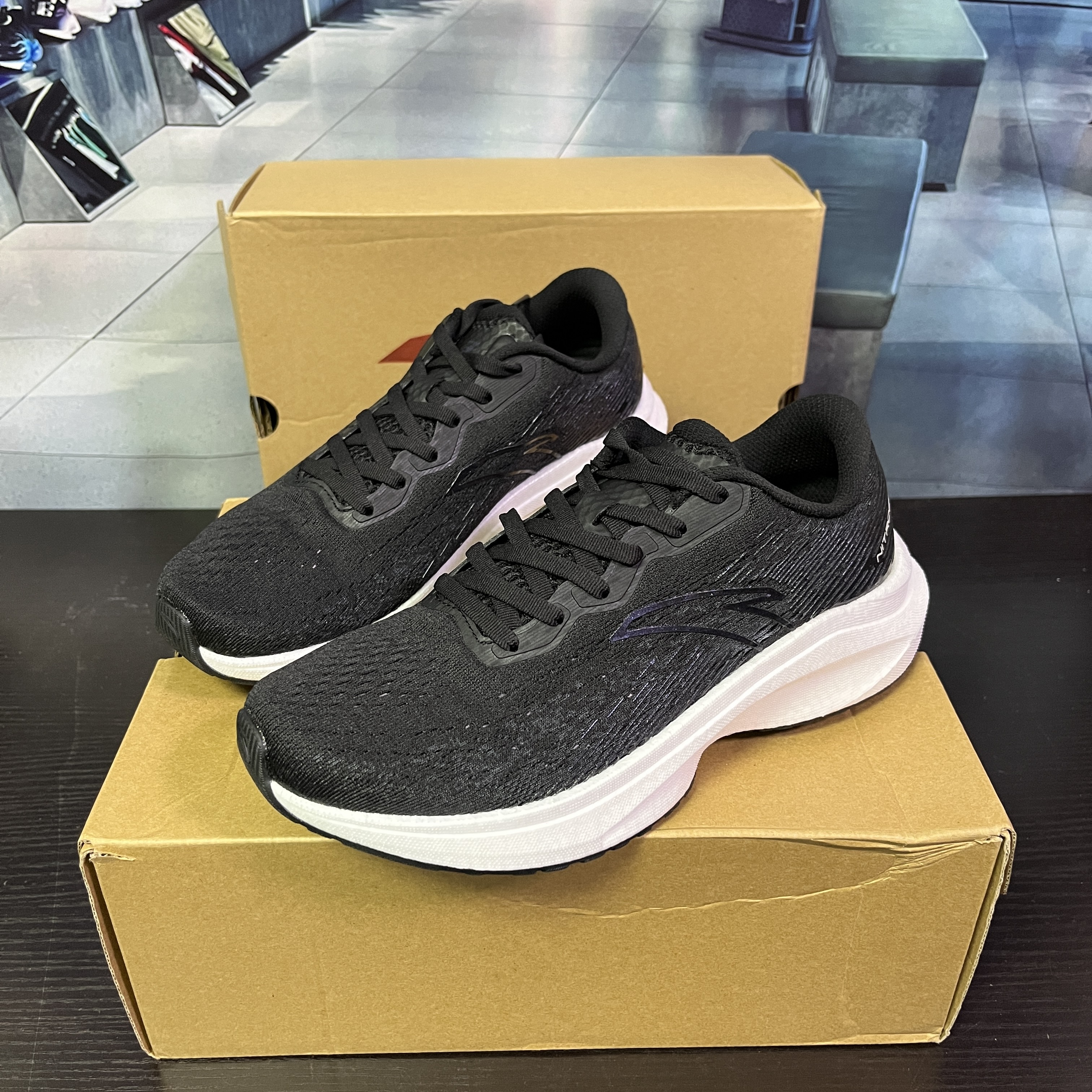 122335581S男冠军跑鞋