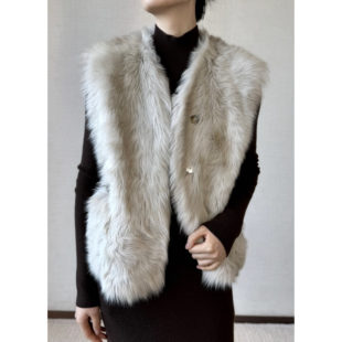 2025新款冬  轻柔舒适 简约 小湖羊马甲女皮草外套