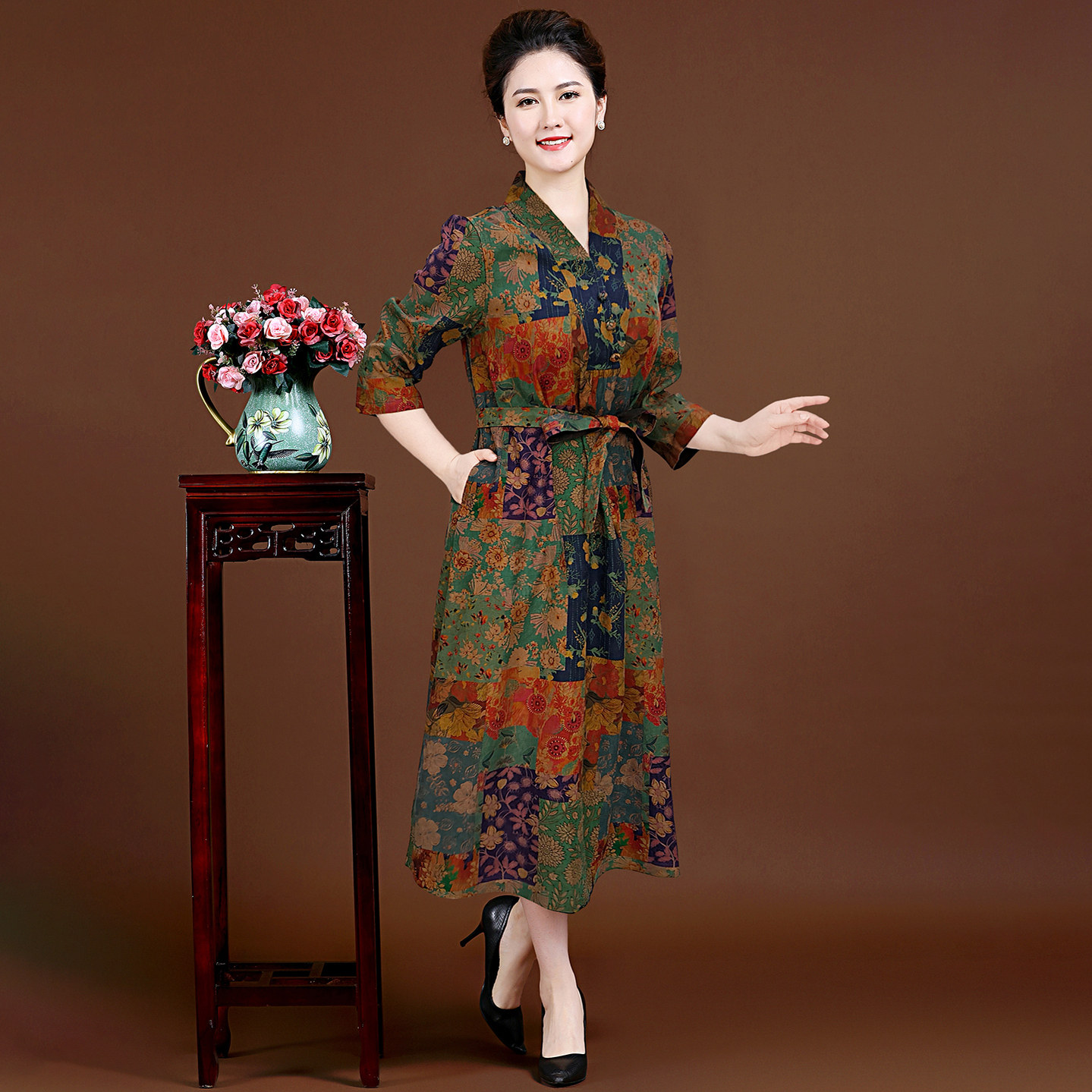 2025秋季新款香云纱连衣裙女中长款V领七分袖国风轻奢气质真丝裙