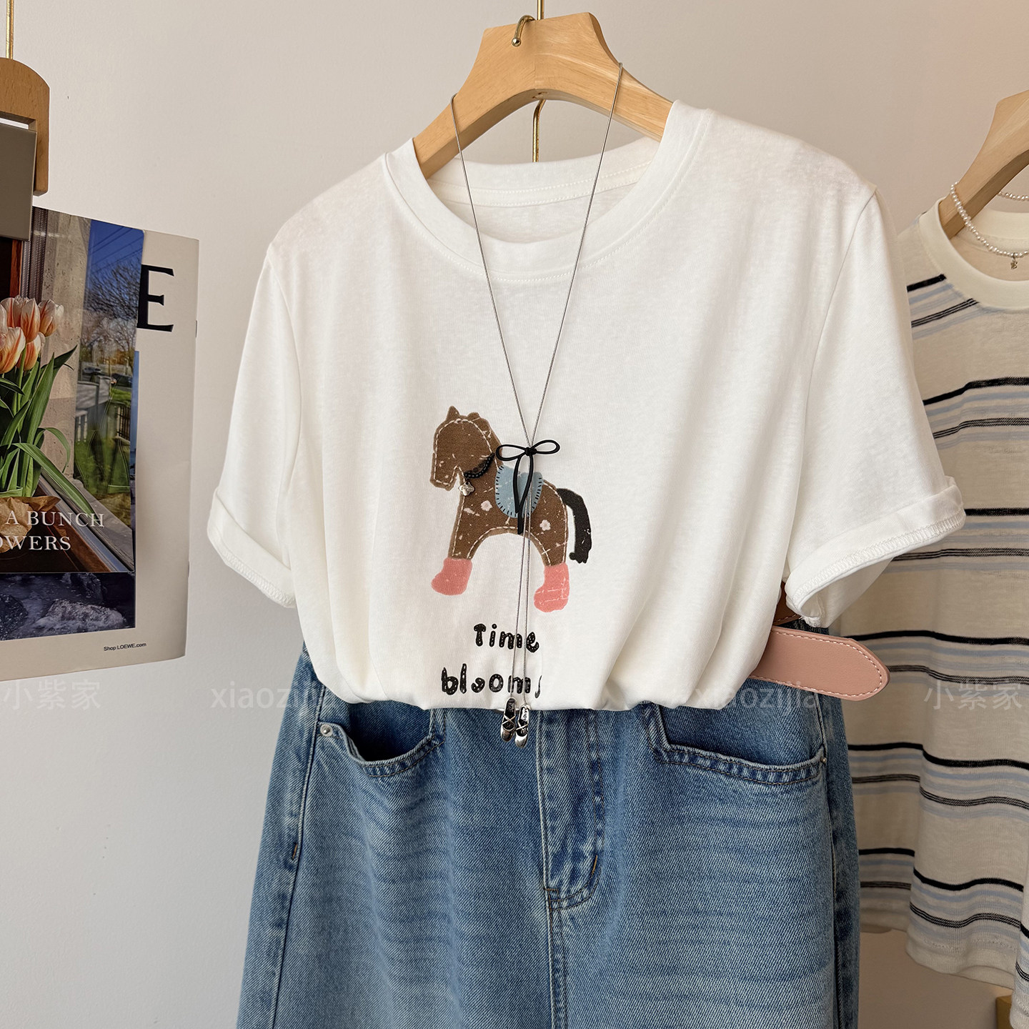 白色简约休闲风印花小马字母套头短袖t恤衫女夏季2026新款薄上衣