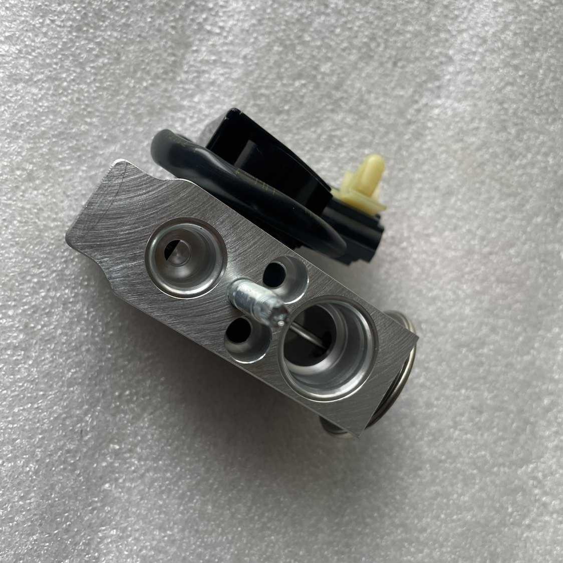 适配荣威E550 EI6 ERX5 EI5 E950名爵MG6空调膨胀阀 电子调压器
