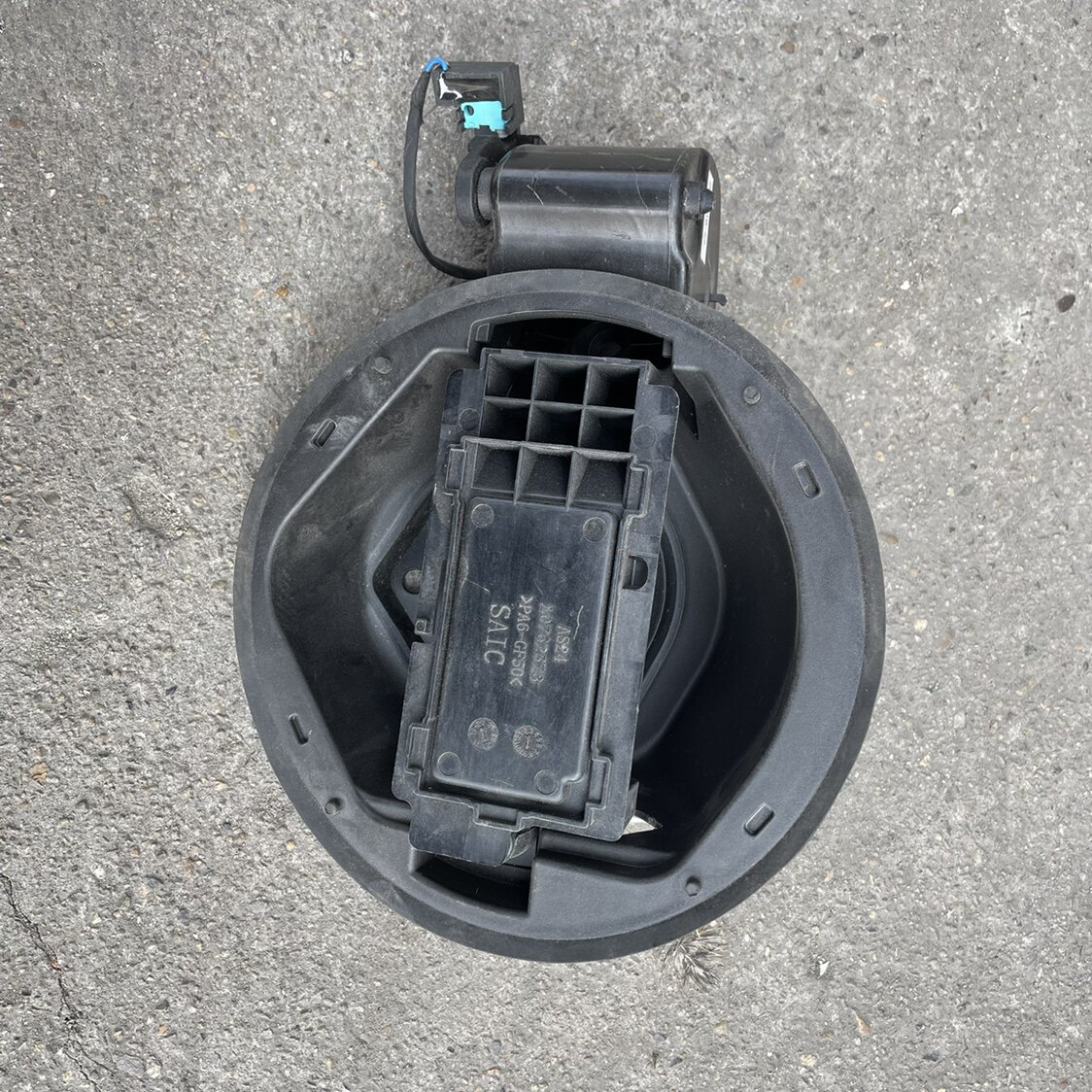 适配荣威RX5 EI6 PLUS MAX 油箱开闭器 油箱盖 加油口盖 充电口盖