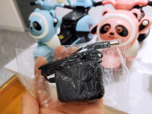 给力充电器电动玩具车