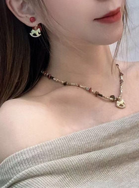 ZHAZHA韩国新款轻奢小众串珠项链女高级感个性时髦小马吊坠锁骨链