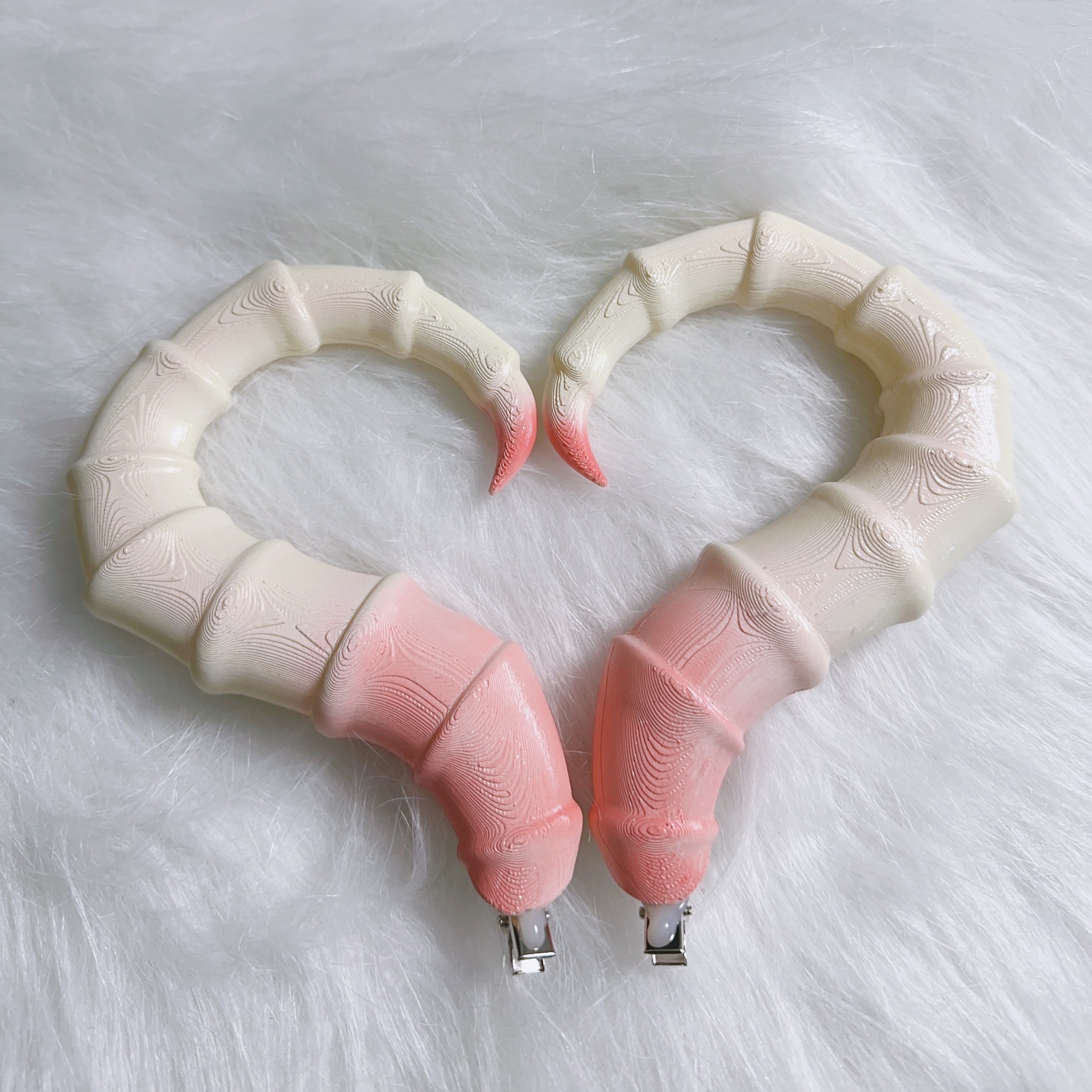 明日方舟纯烬艾雅法拉cos羊角