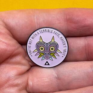 塞尔达传说ZELDA梅祖拉的假面 徽章 魔吉拉面具胸针 书包背包佩饰