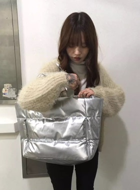 韩国代购23F/W GLOSSY PADDING BAG 两面夹棉手提包