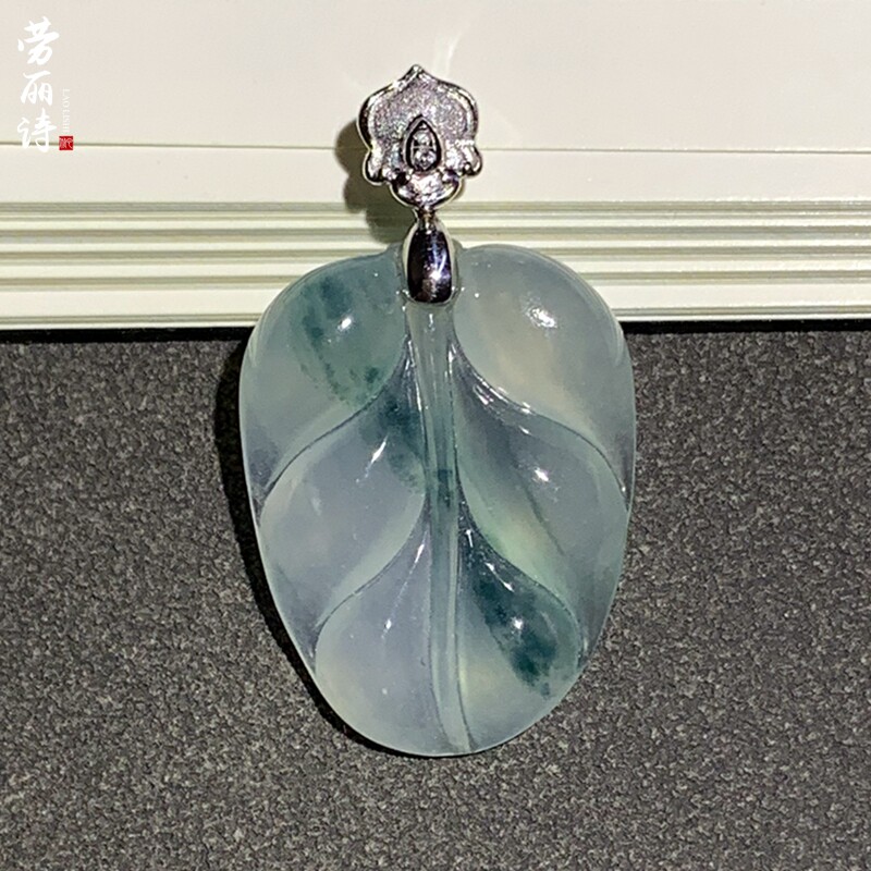 劳丽诗冰种飘蓝花翡翠叶子女士吊坠18K金钻石镶嵌扣头女款玉坠子