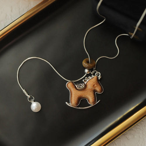 木质小马吊坠项链女长款毛衣链