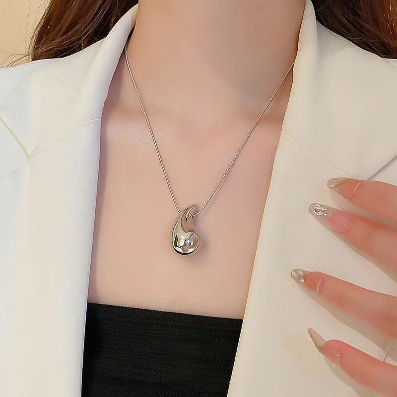 유럽과 미국의 국경 보석 간단한 물방울 목걸이 펜던트 귀걸이 세트 여성을위한 다목적 뱀 뼈 체인 쇄골 목걸이