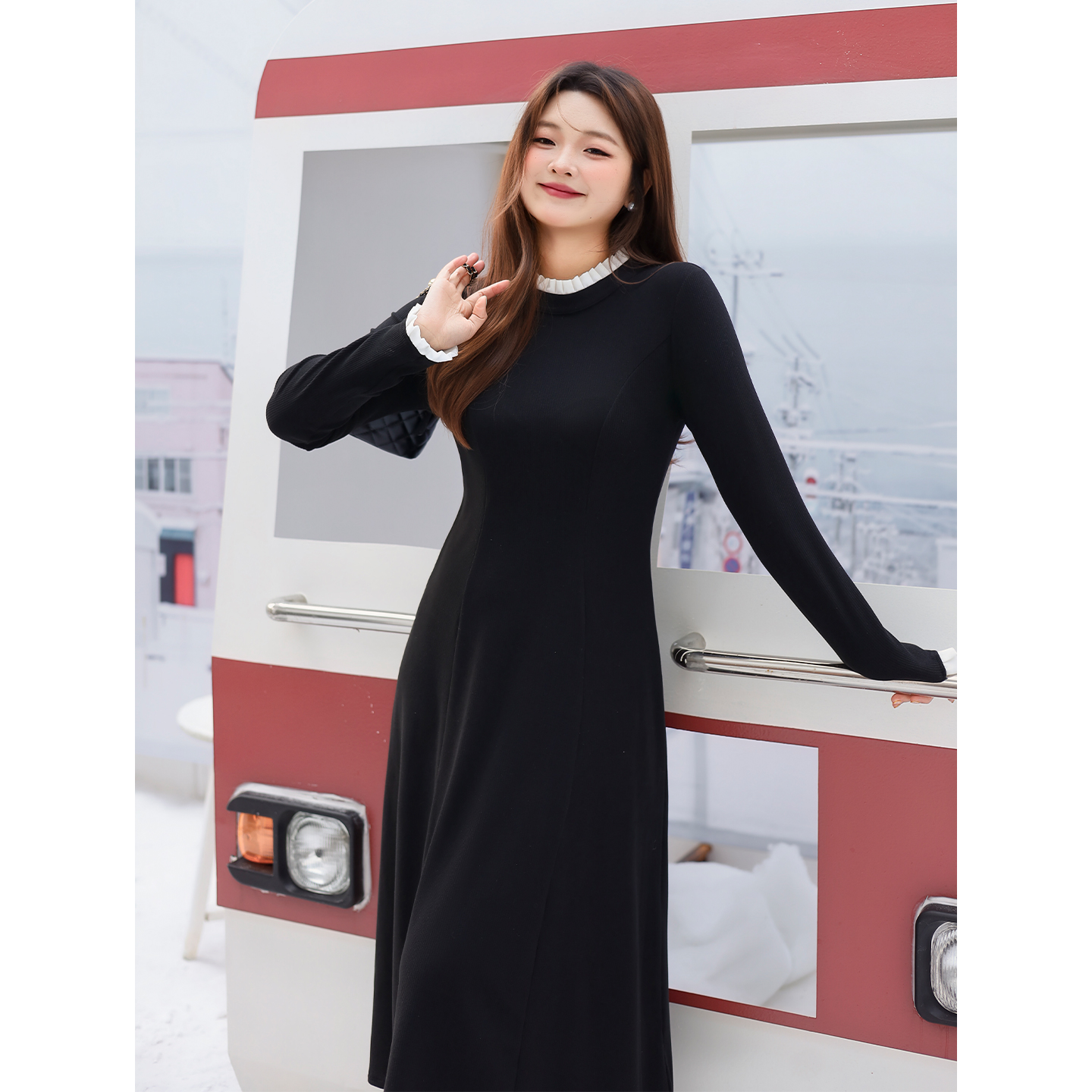 大码百分百女装微胖mm冬季百搭显瘦黑色花边德绒打底连衣裙