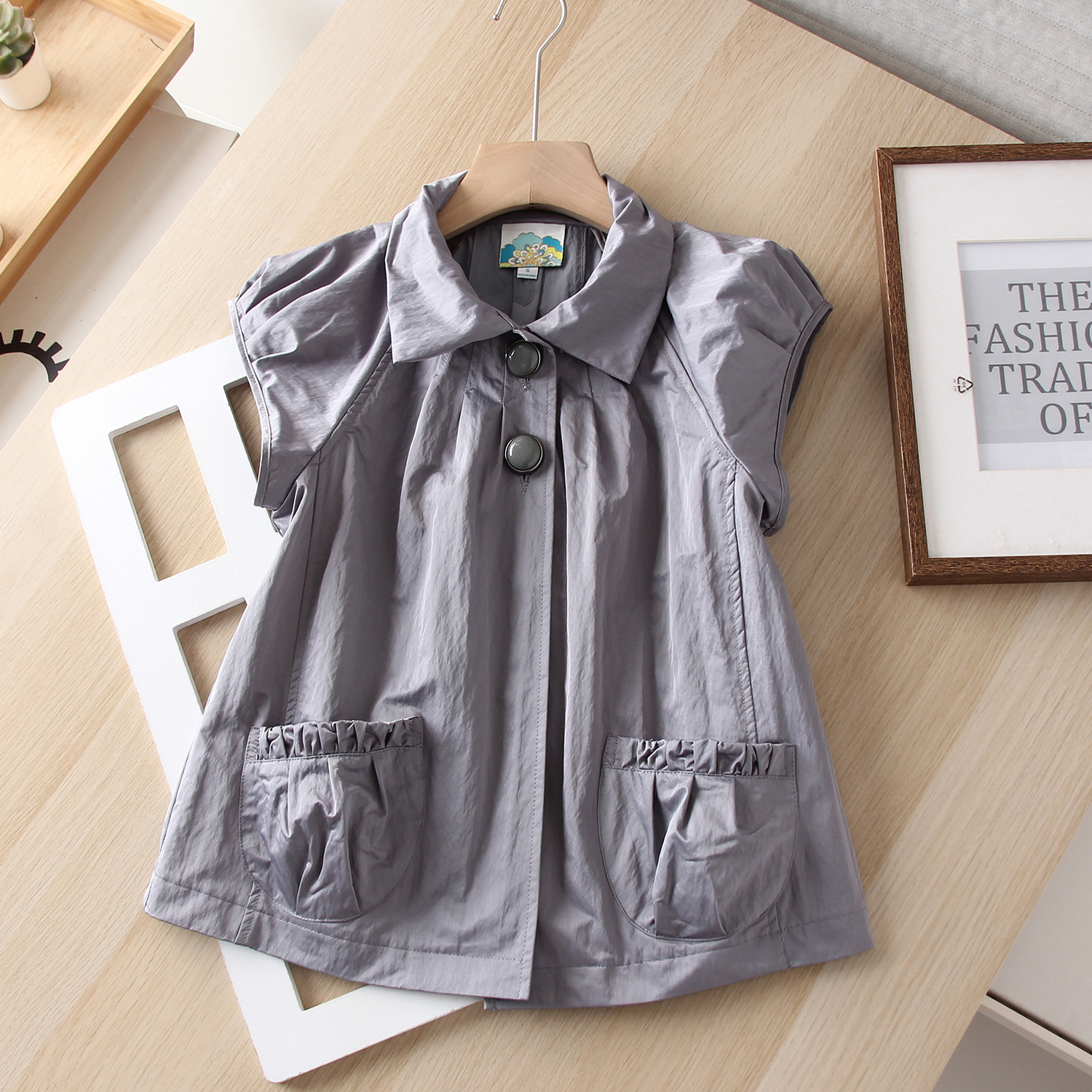 两粒扣翻领无袖衬衫背心上衣女