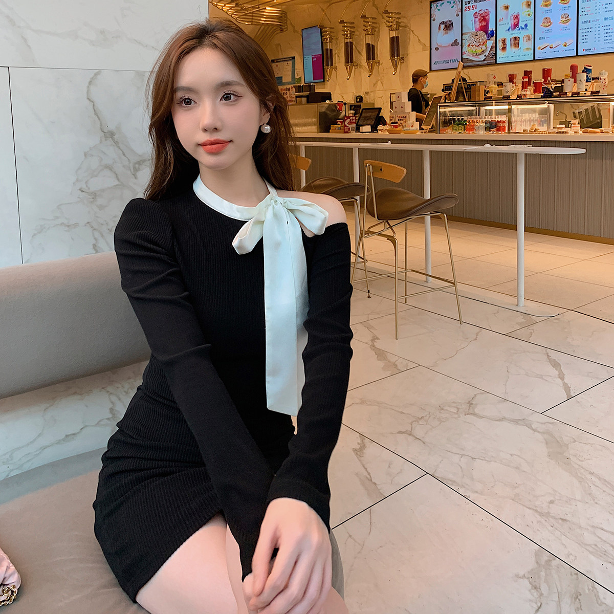 OKR女装定制 黑色针织连衣裙女秋小众设计感露肩蝴蝶结心机短裙子