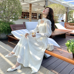 白色仙气飘飘连衣裙2026春装新款方领设计感中长款气质显瘦仙女裙