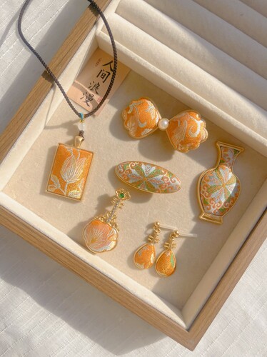 原创设计非遗宋锦橘色宝相花无事牌项链蝴蝶结发夹琵琶耳环胸针