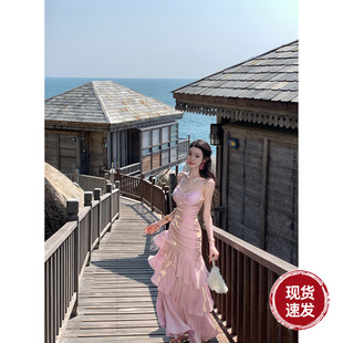 Sun雅乔 光泽感缎面荷叶边吊带连衣裙 人鱼之歌