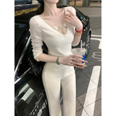 酒心魅力 秋季 新款 Sun雅乔 T恤V领镶钻丝绒白色打底上衣女长袖